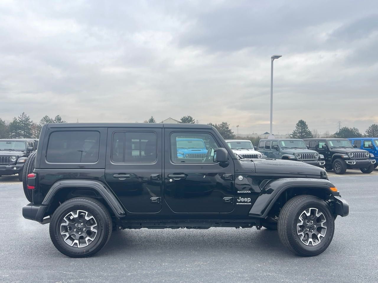 2024 Jeep Wrangler Sahara 2