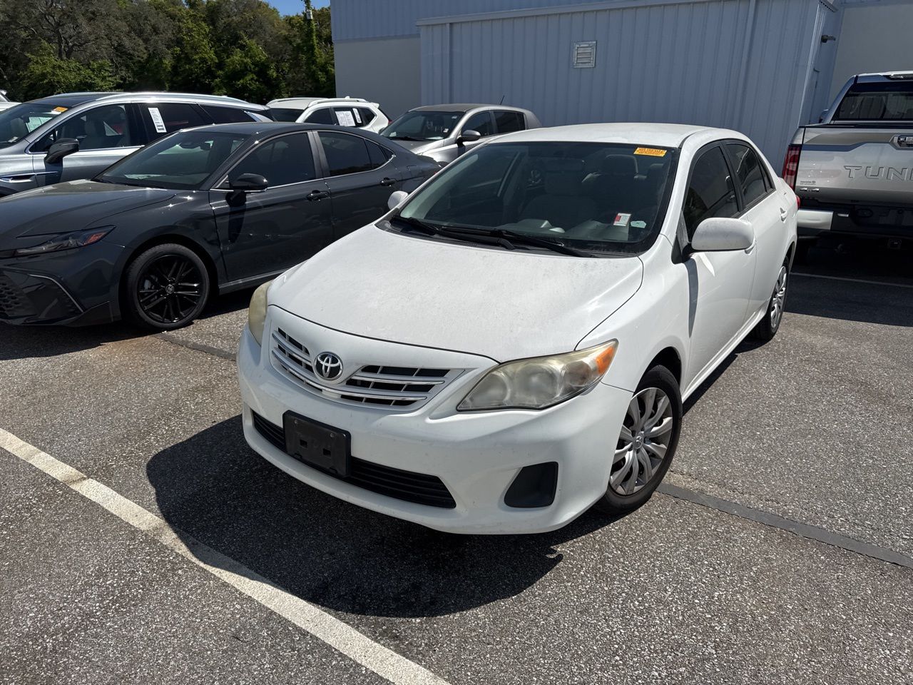 Super White 2013 Toyota Corolla LE Sedan Front-Wheel Drive 4-Speed Automatic