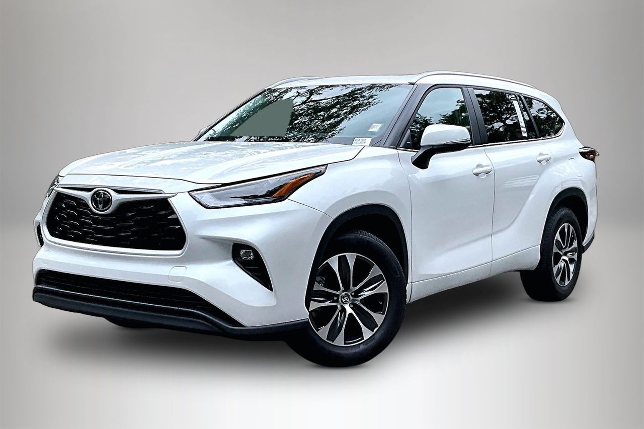 Pearl 2025 Toyota Highlander XLE FWD SUV / Crossover Front-Wheel Drive 8-Speed Automatic