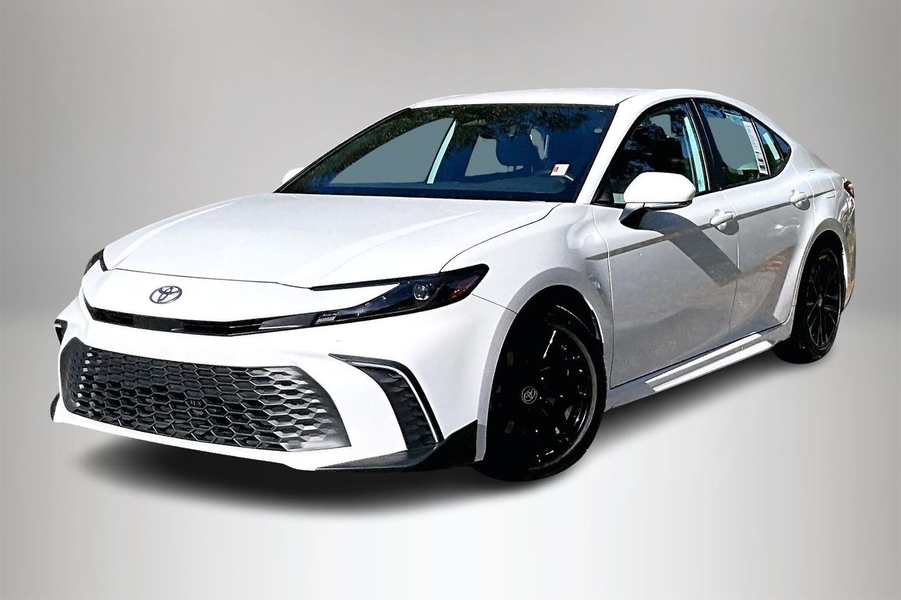 2025 Toyota Camry SE FWD