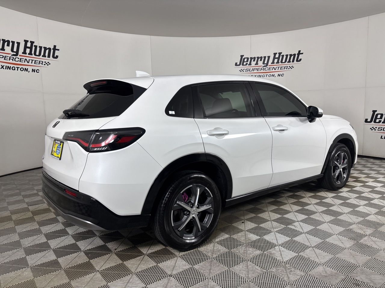 View vehicle photo 5