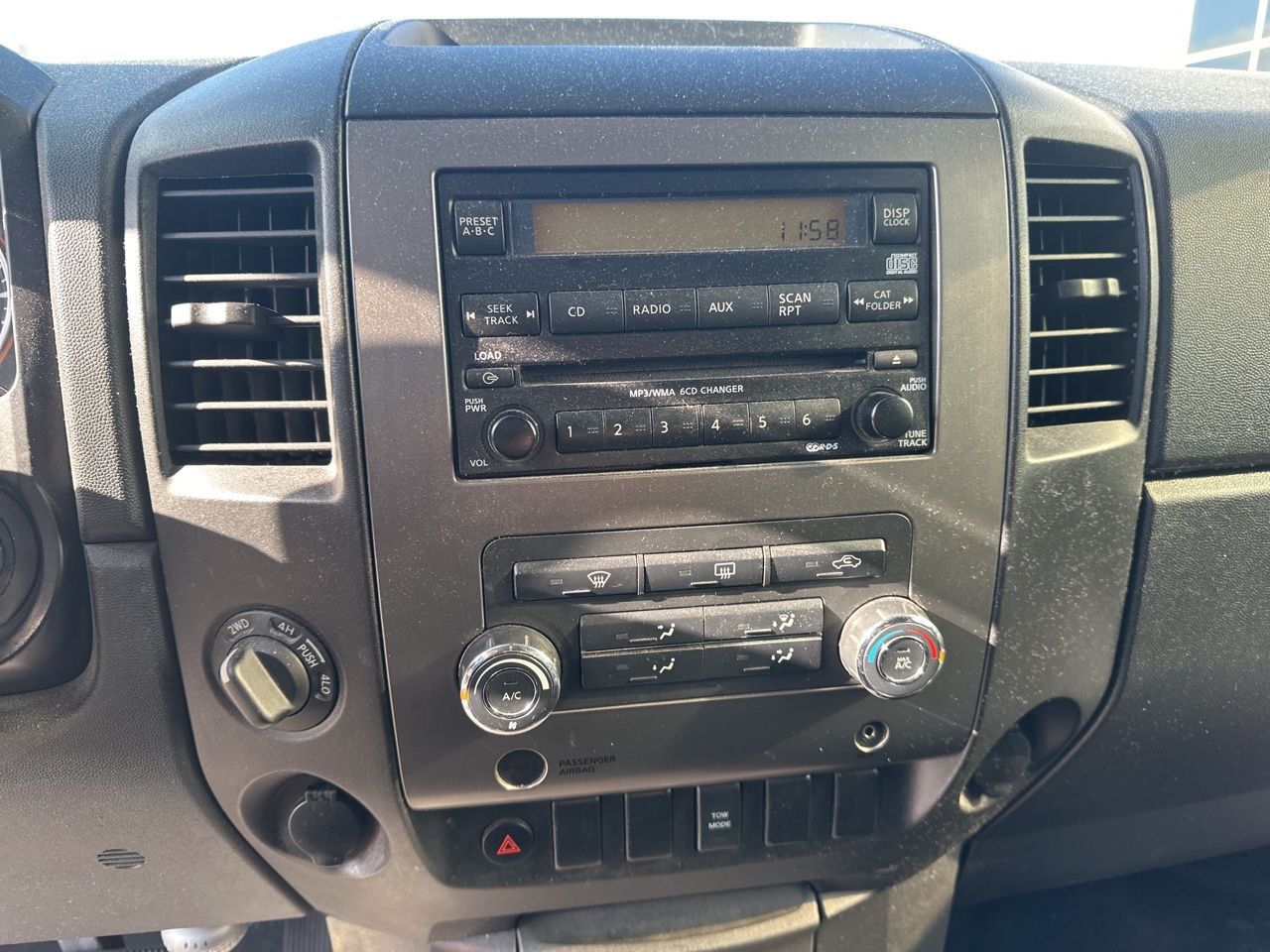 2009 Nissan Titan SE 13