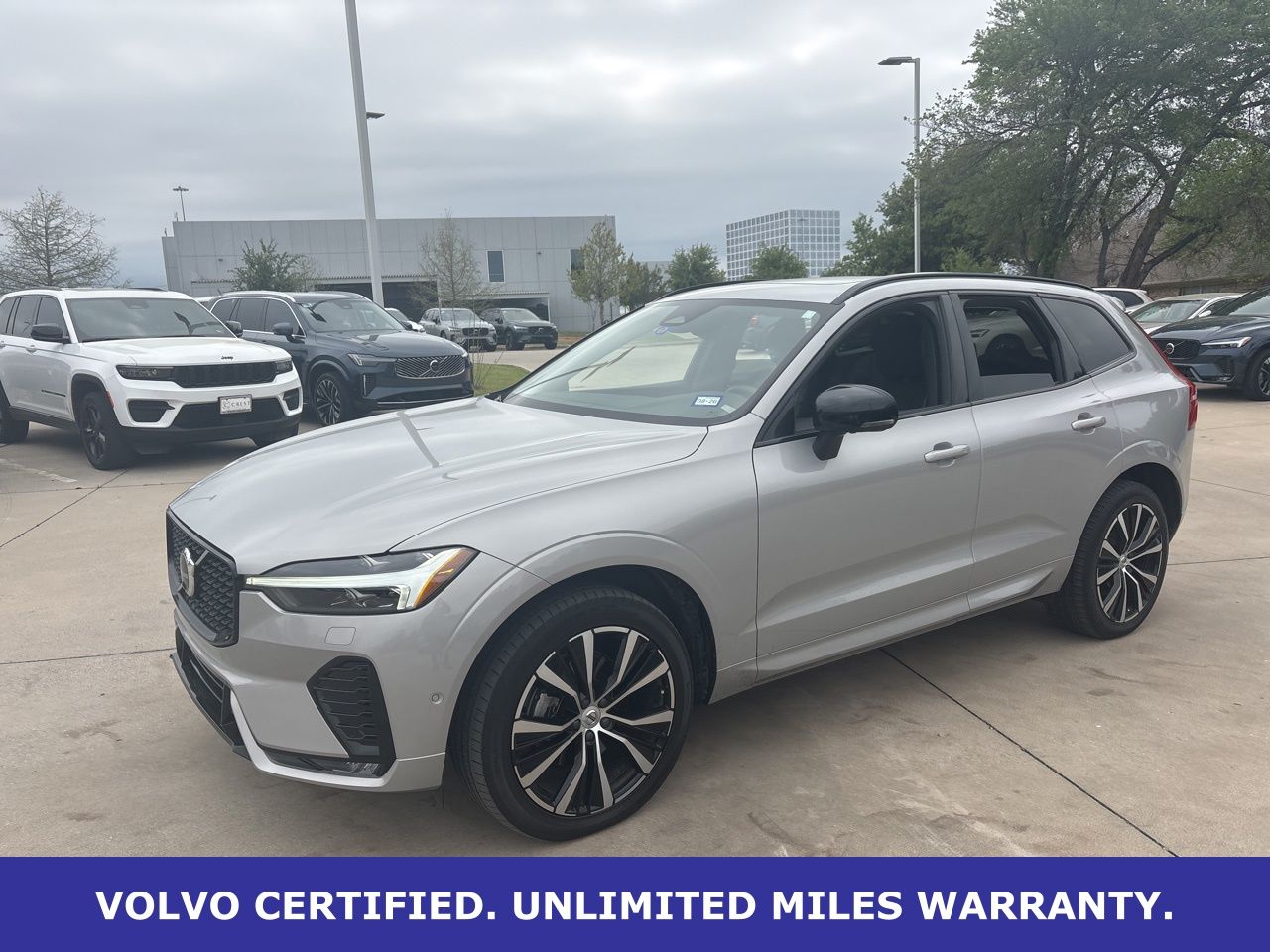 2024 Volvo XC60 B5 Plus Dark Theme AWD