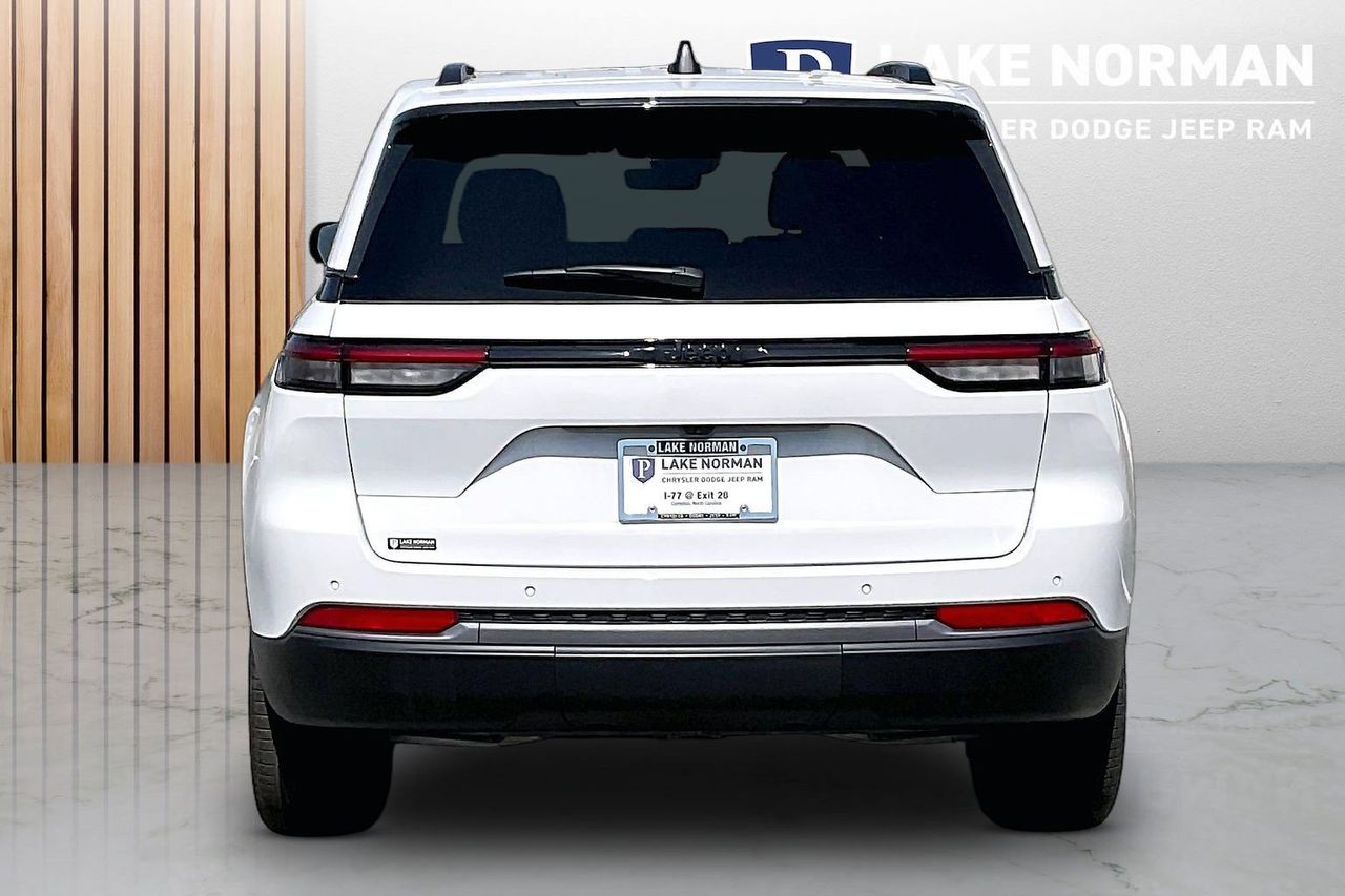 View vehicle photo 7