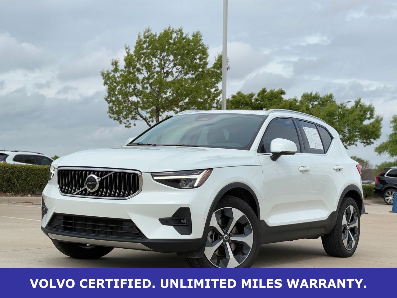 View vehicle photo 2