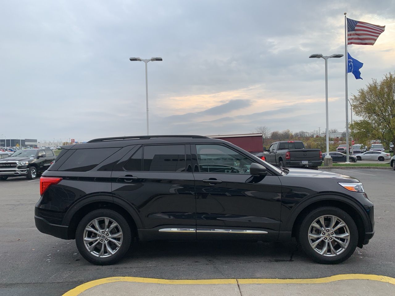 2020 Ford Explorer XLT 2