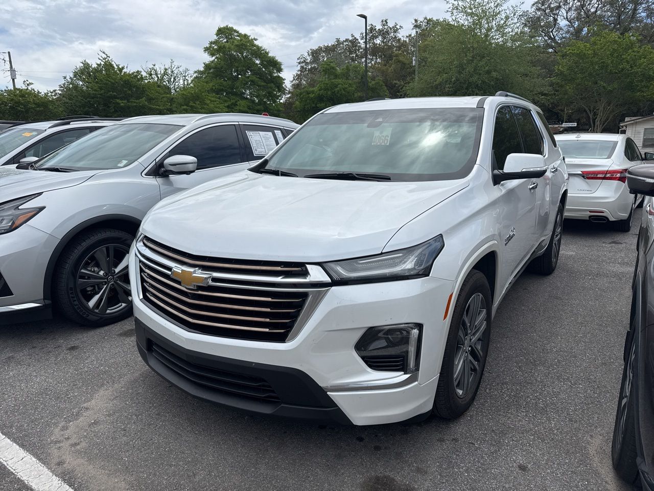 White (Iridescent Pearl Tricoat) 2023 Chevrolet Traverse High Country AWD SUV / Crossover Four-Wheel Drive 9-Speed Automatic