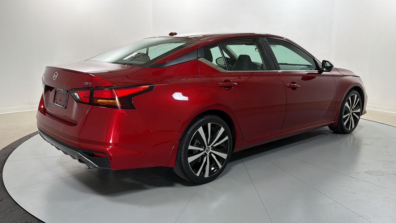 Used 2019 Red Nissan 2.5 SR image 5