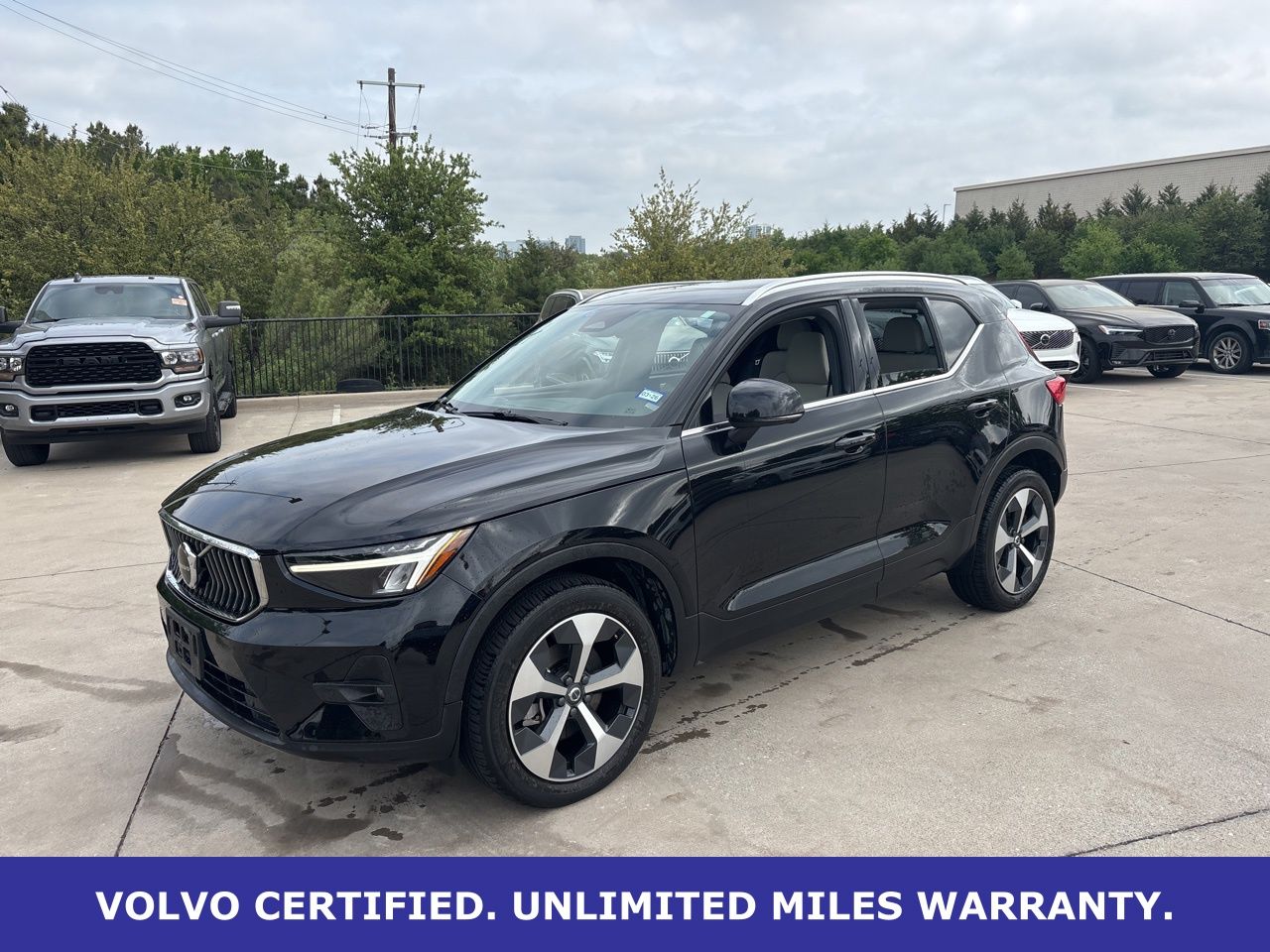 Onyx Black Metallic 2023 Volvo XC40 B5 Plus Bright Theme AWD SUV / Crossover All-Wheel Drive Automatic