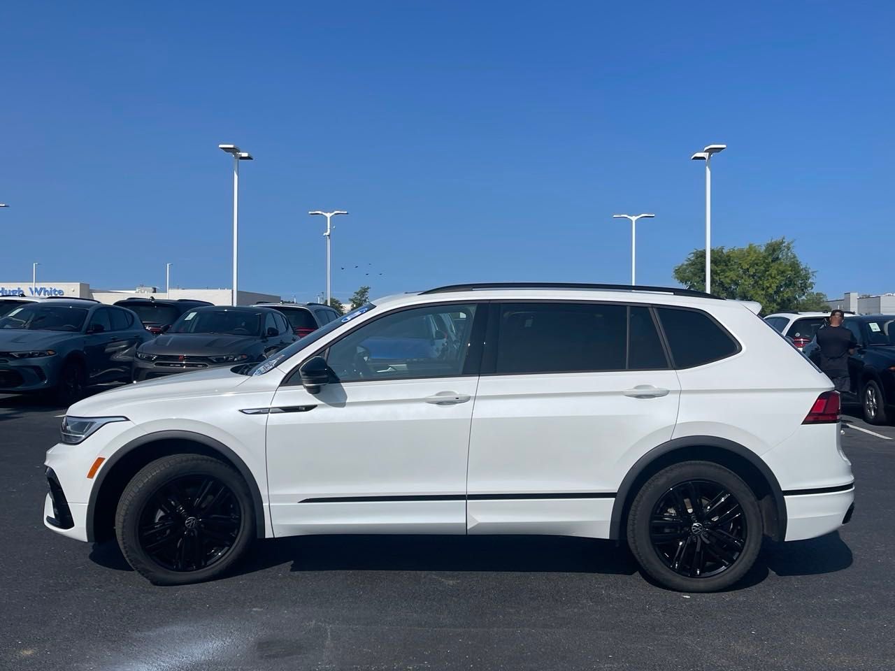 2022 Volkswagen Tiguan 2.0T SE R-Line Black 6