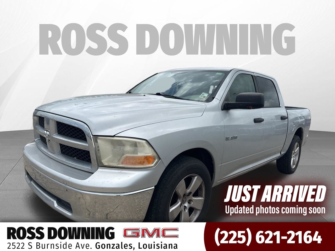 Bright Silver Metallic CC/Mineral Gray Met CC 2009 Dodge RAM 1500 SLT Crew Cab RWD Pickup Truck 4X2 5-Speed Automatic