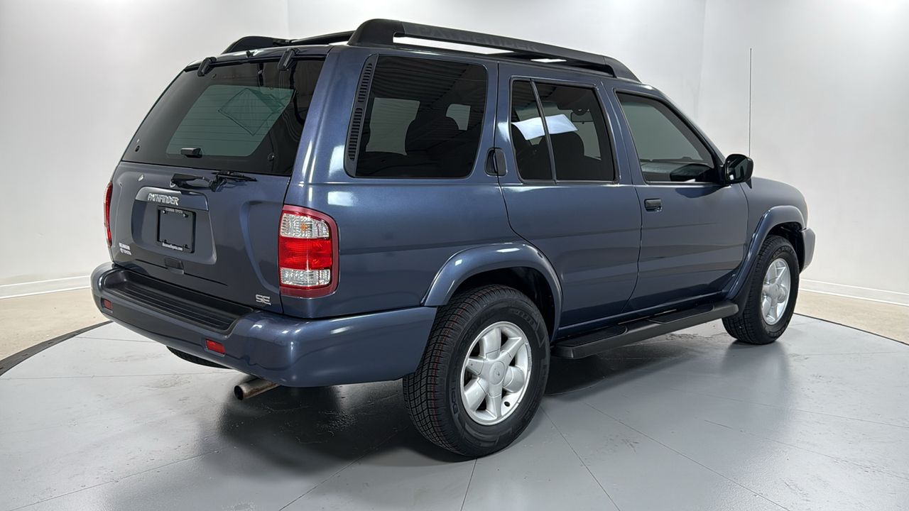 Used 2002 Blue Nissan SE image 5