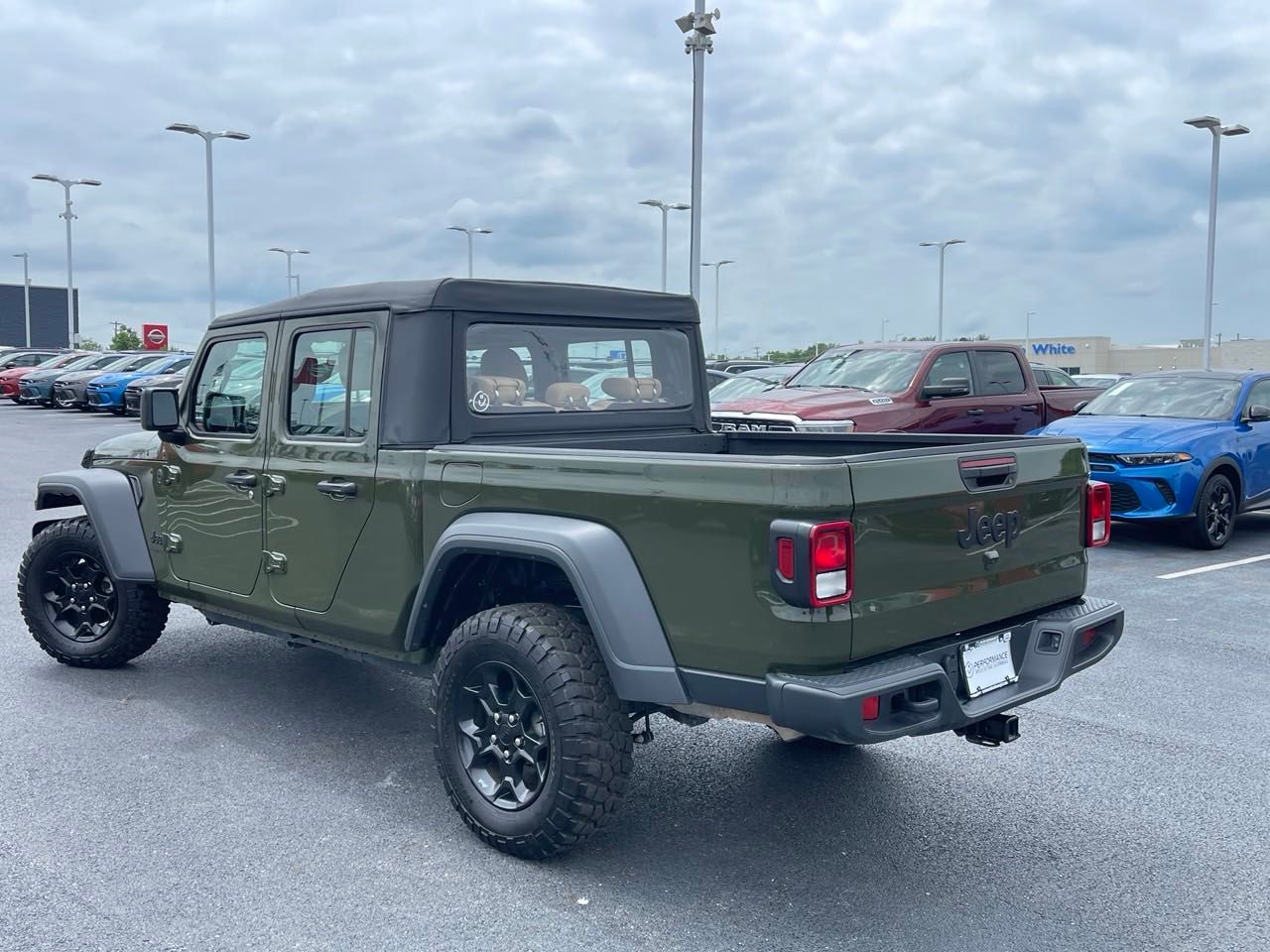 2023 Jeep Gladiator Sport 5