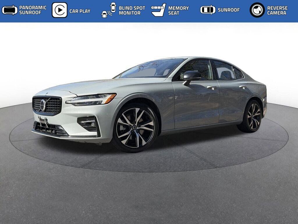 2024 Volvo S60 B5 Core Dark Theme FWD