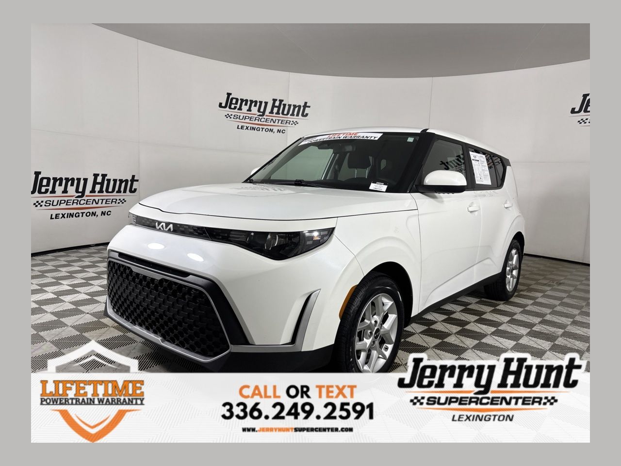 Snow White Pearl 2024 Kia Soul SUV / Crossover Front-Wheel Drive Continuously Variable Transmission