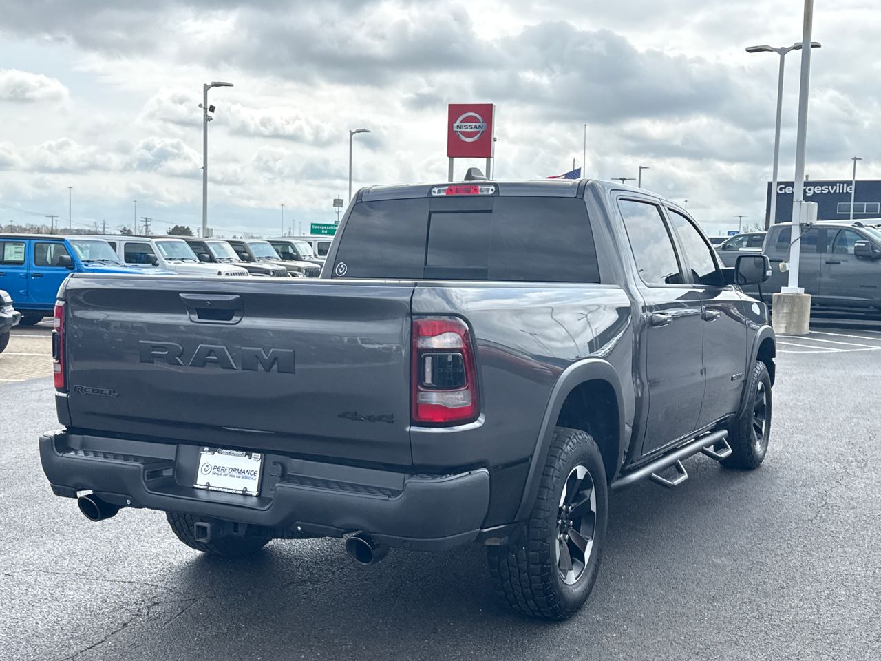 View vehicle photo 3