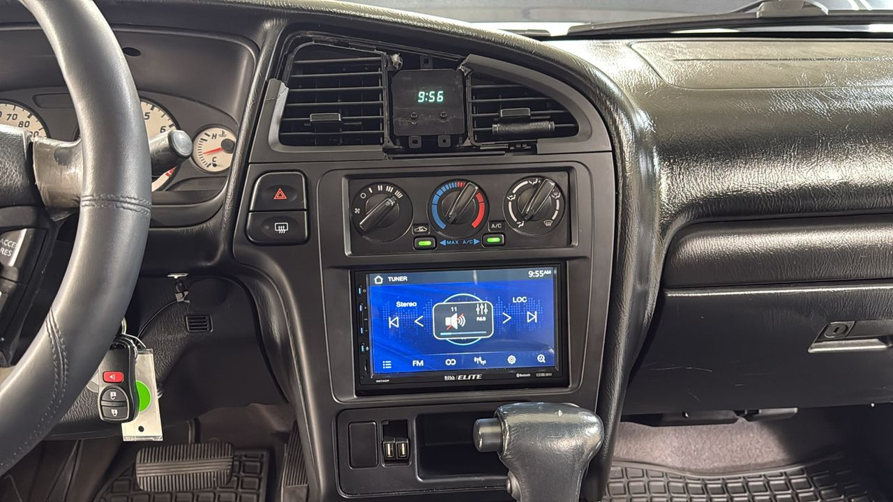 Used 2002 Blue Nissan SE image 10