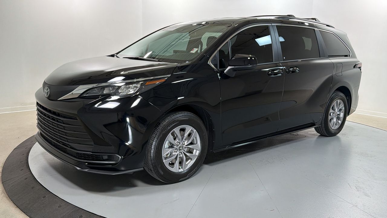 Midnight Black Metallic 2026 Toyota Sienna LE 8-Passenger FWD Minivan Front-Wheel Drive Continuously Variable Transmission