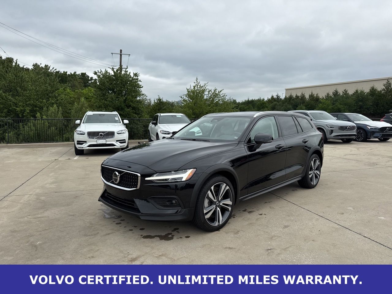 Onyx Black Metallic 2025 Volvo V60 Cross Country B5 Plus AWD Wagon All-Wheel Drive Automatic