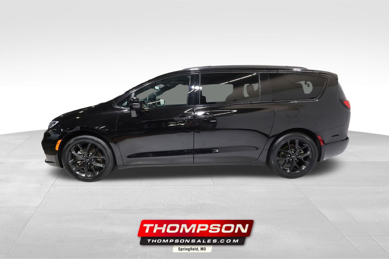 Diamond Black Crystal Pearlcoat 2025 Chrysler Pacifica Limited FWD Minivan Front-Wheel Drive 9-Speed Automatic