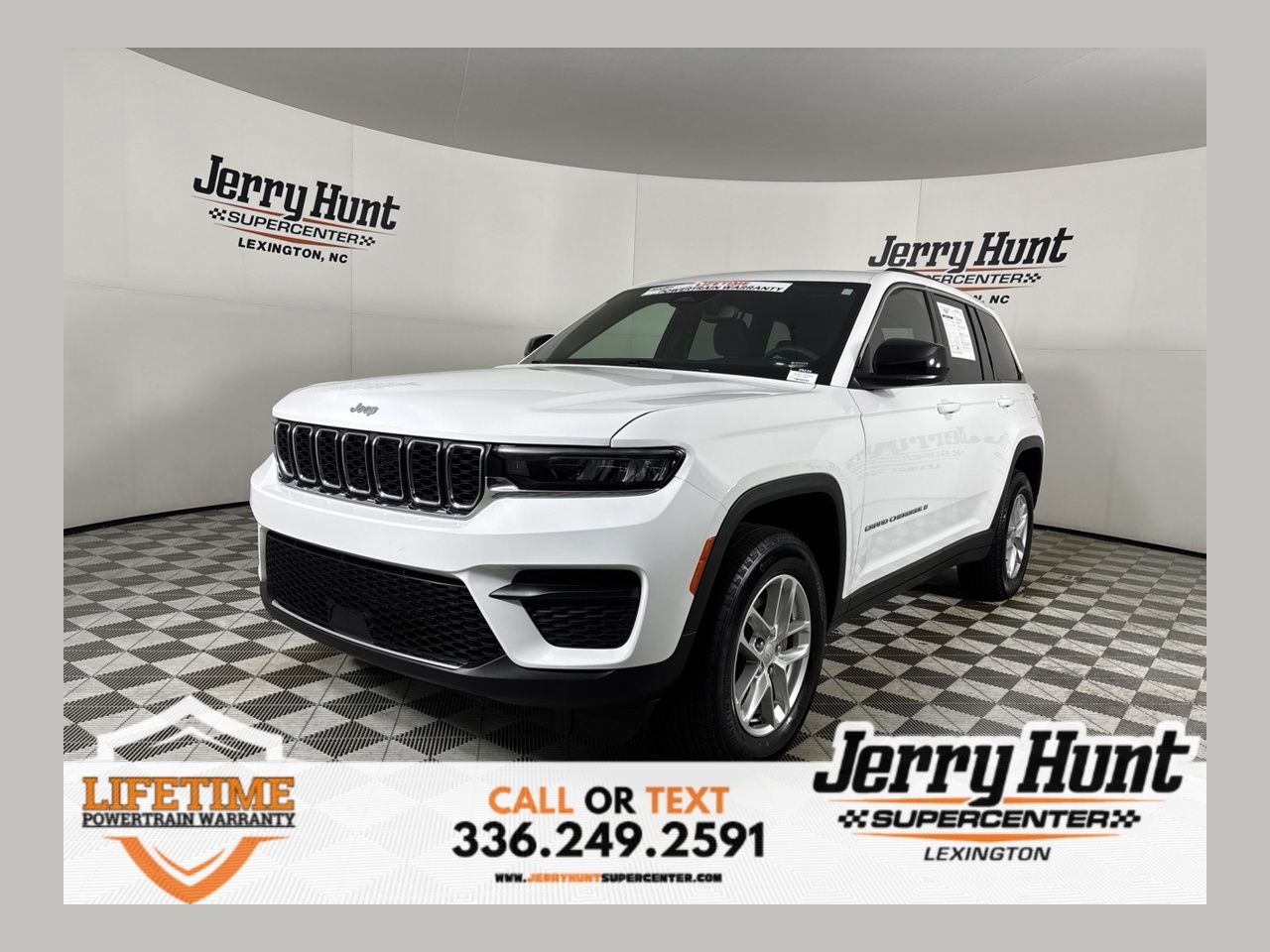 Bright White Clearcoat 2024 Jeep Grand Cherokee SUV / Crossover Four-Wheel Drive 8-Speed Automatic