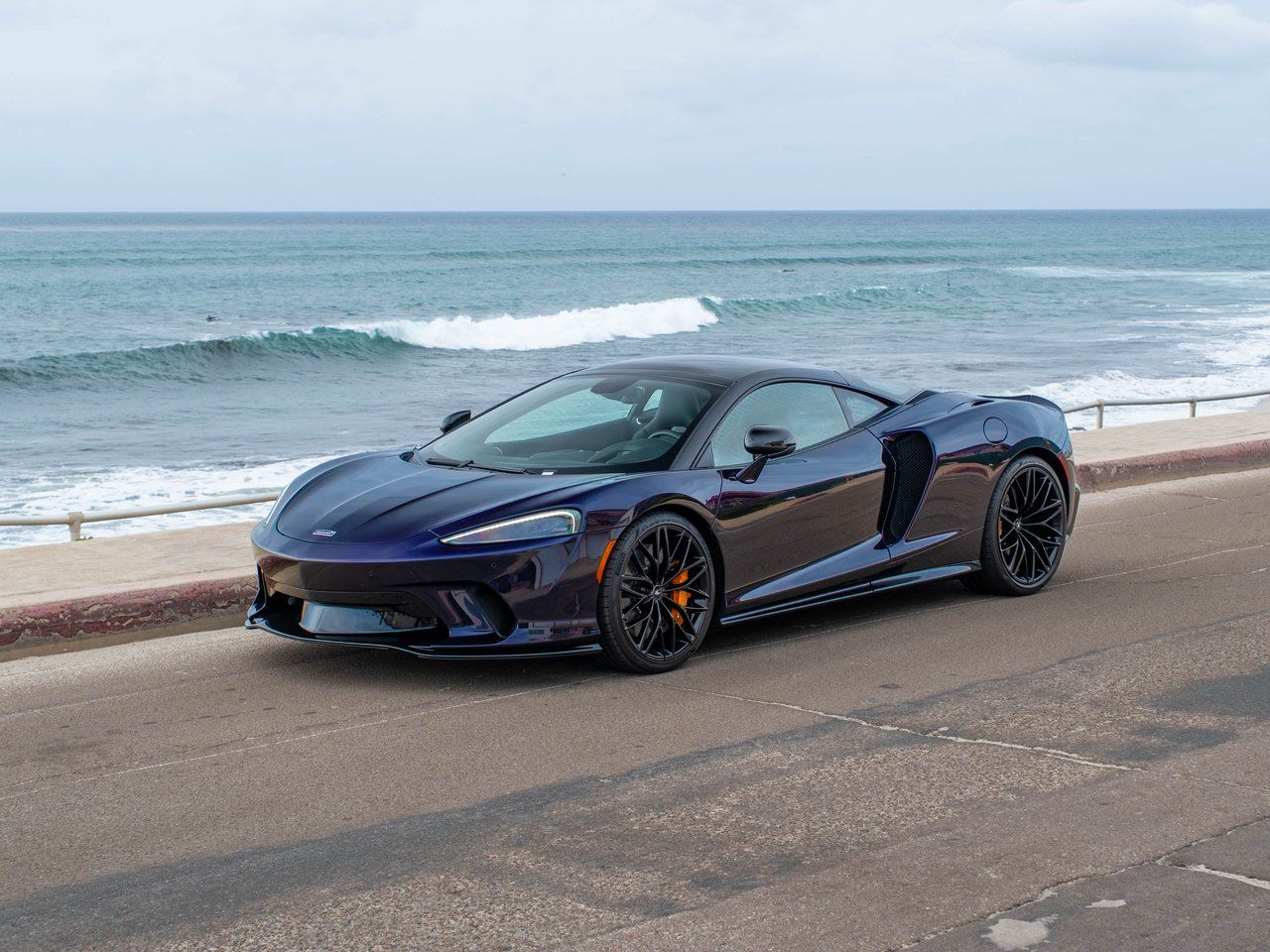 2023 McLaren GT Base