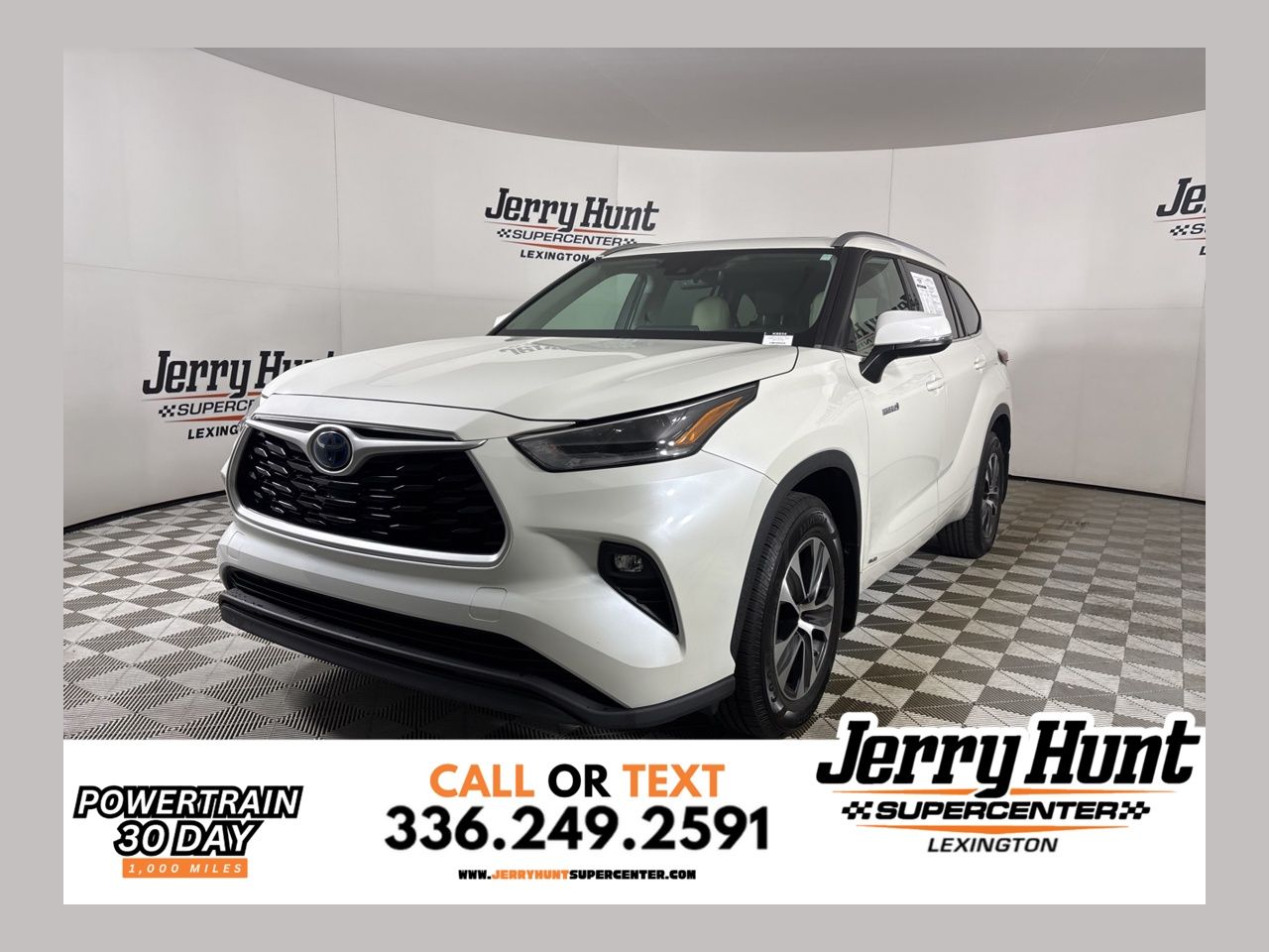White (Blizzard Pearl) 2021 Toyota Highlander Hybrid XLE AWD SUV / Crossover All-Wheel Drive Continuously Variable Transmission