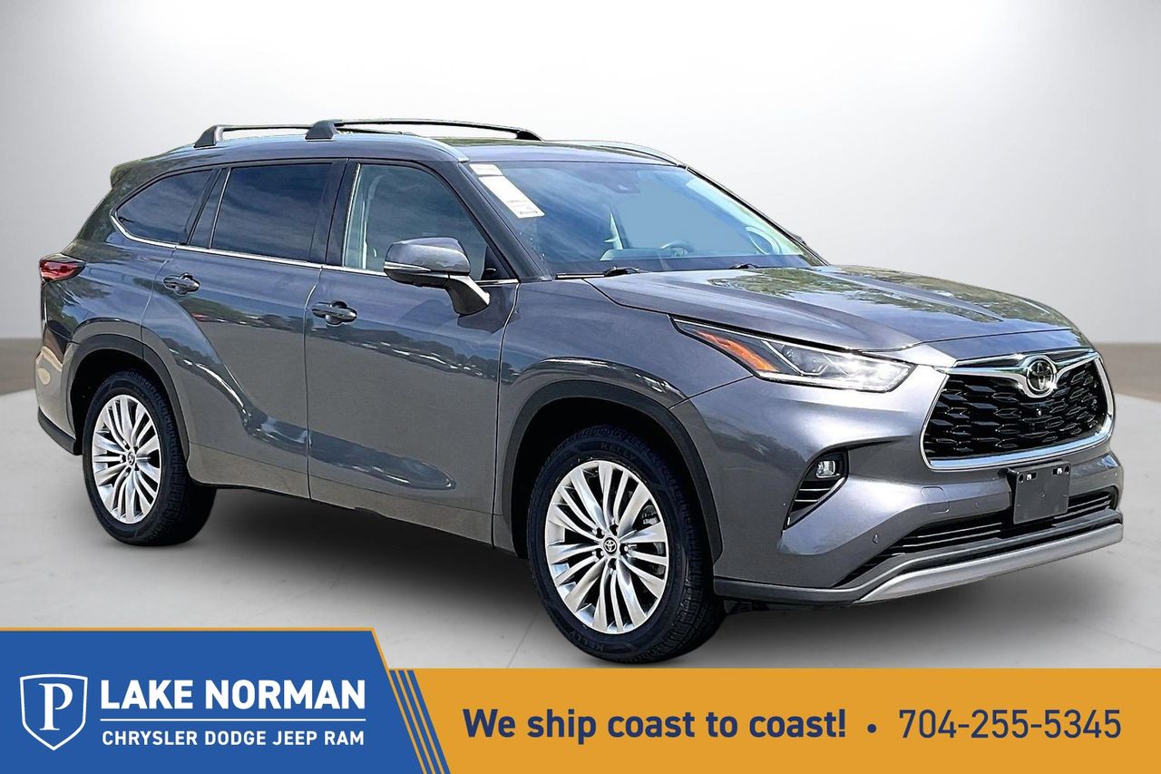 Magnetic Gray Metallic 2023 Toyota Highlander Platinum FWD SUV / Crossover Front-Wheel Drive 8-Speed Automatic
