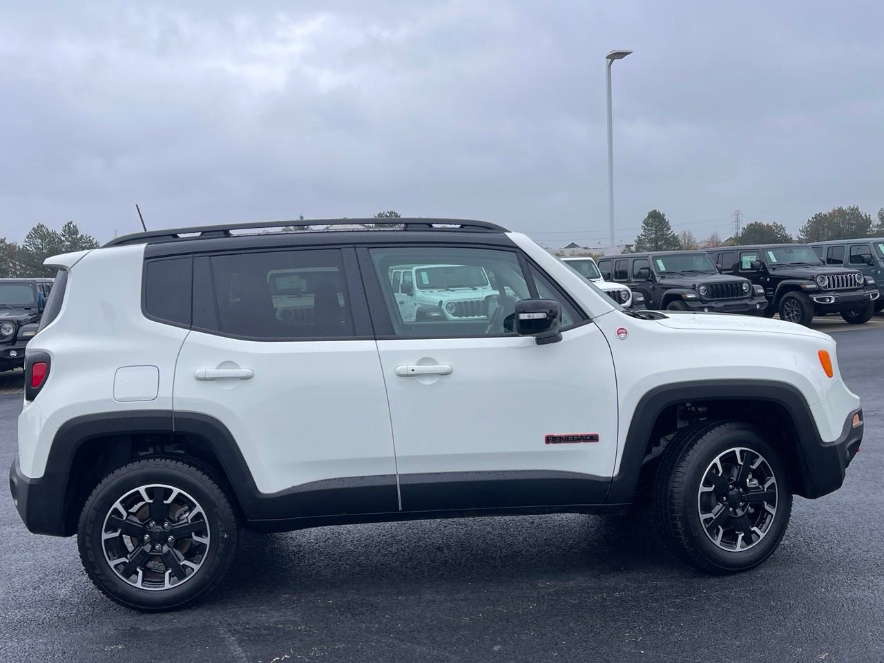 2023 Jeep Renegade Trailhawk 2