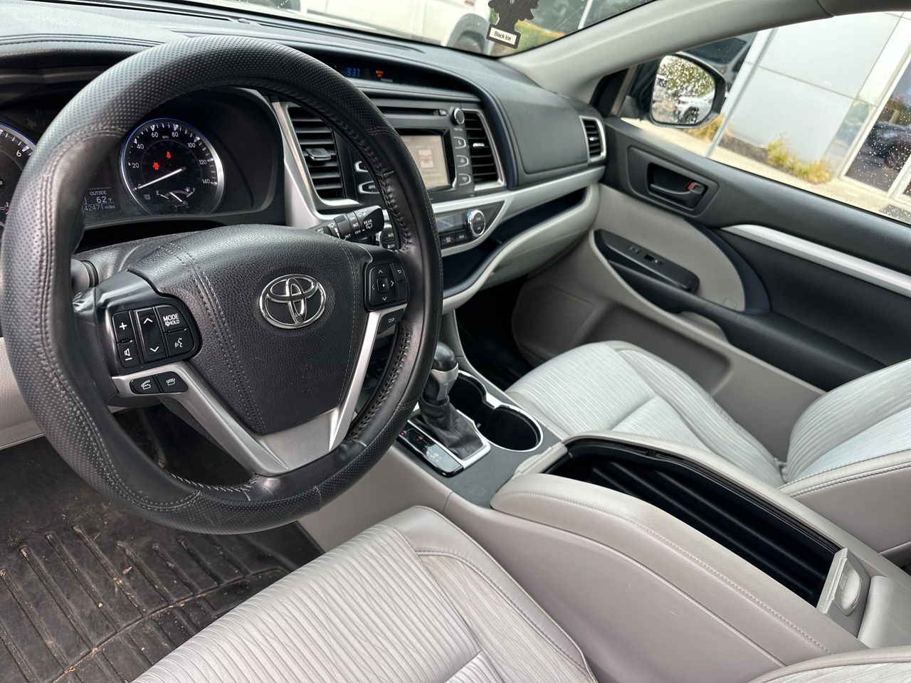 2015 Toyota Highlander LE V6 8