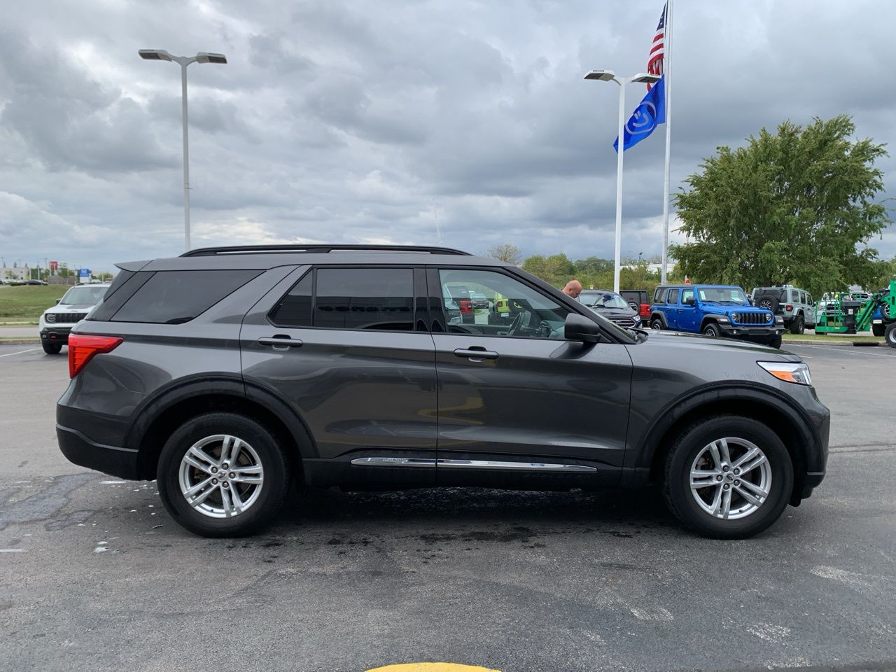 2020 Ford Explorer XLT 2