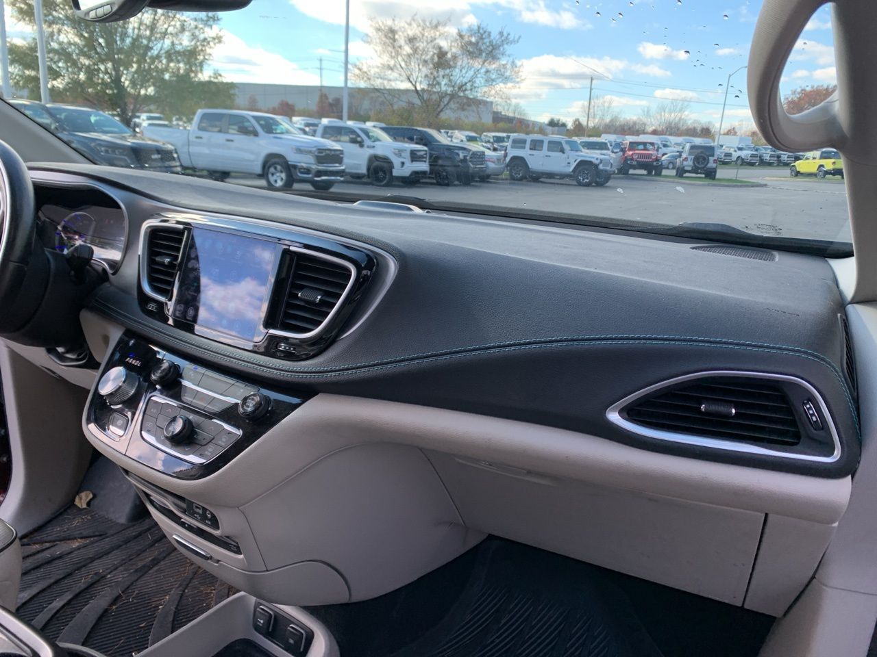 2018 Chrysler Pacifica Hybrid Limited 15