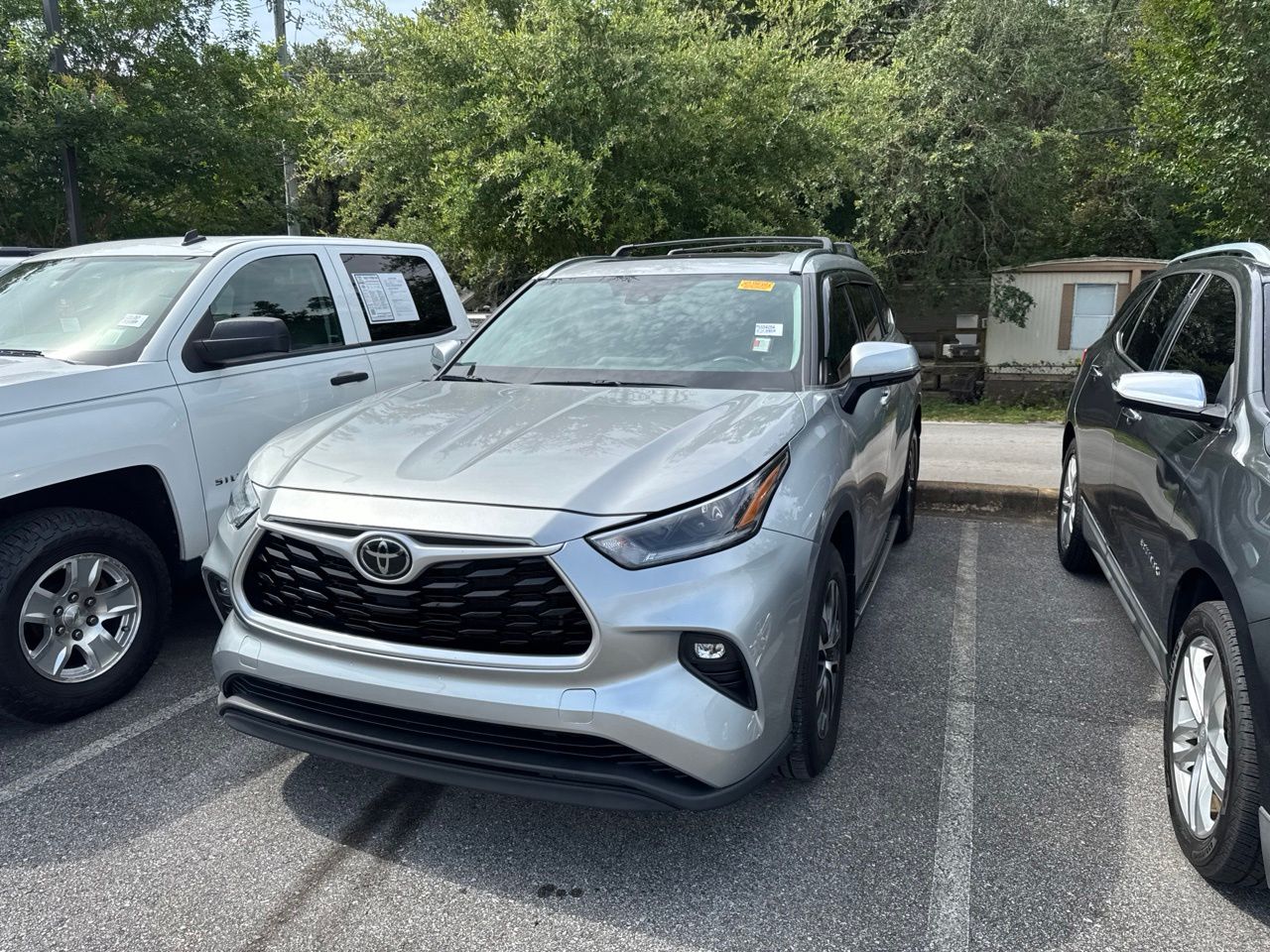 Celestial Silver Metallic 2021 Toyota Highlander XLE AWD SUV / Crossover All-Wheel Drive 8-Speed Automatic