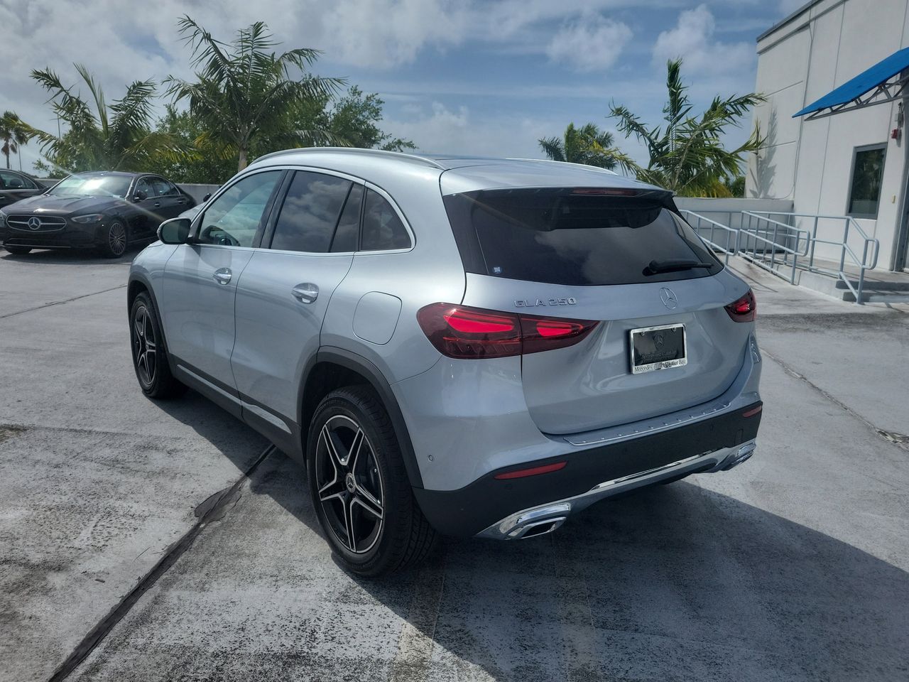 View vehicle photo 4