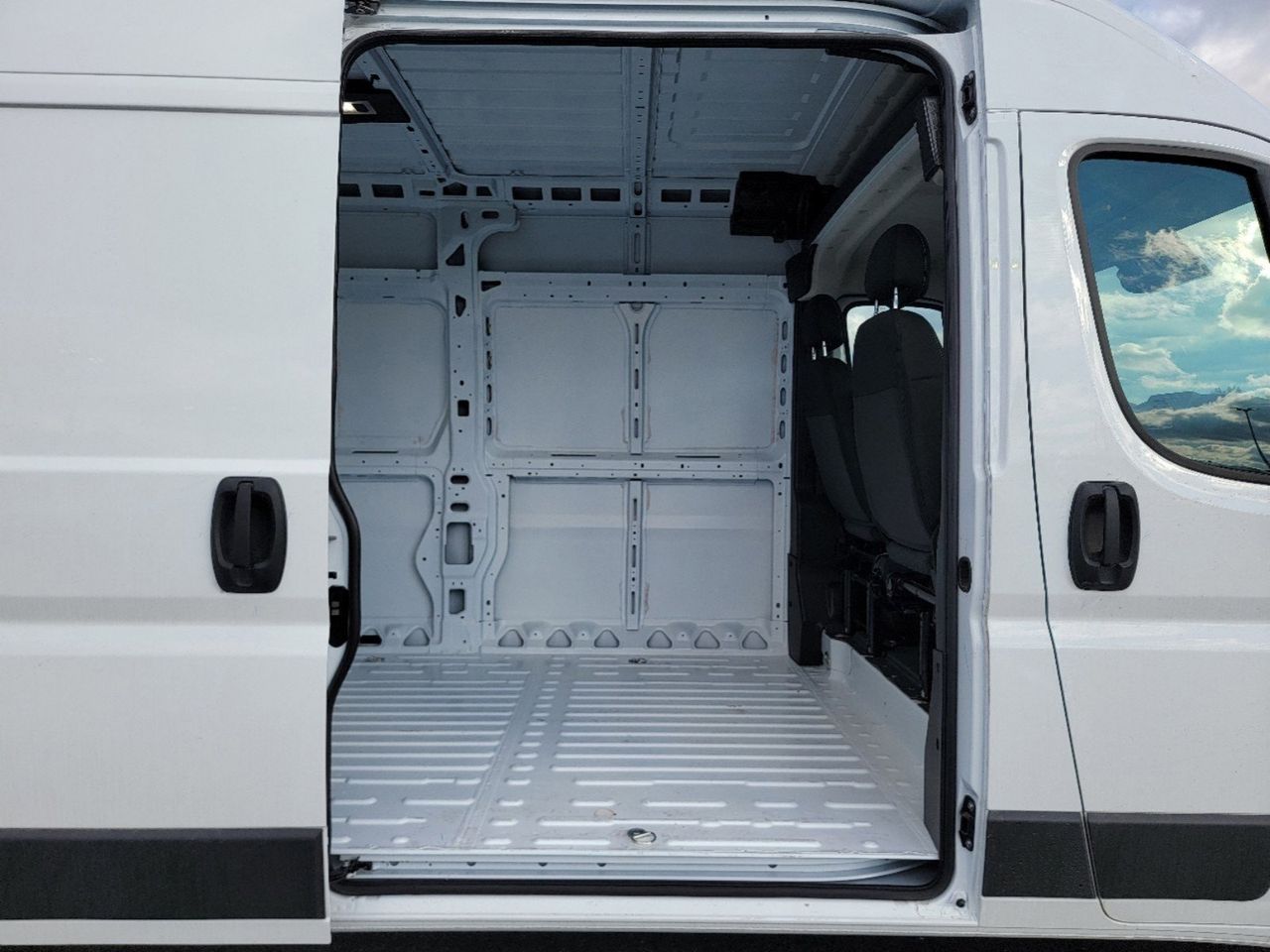 2024 Ram ProMaster 3500 High Roof 16