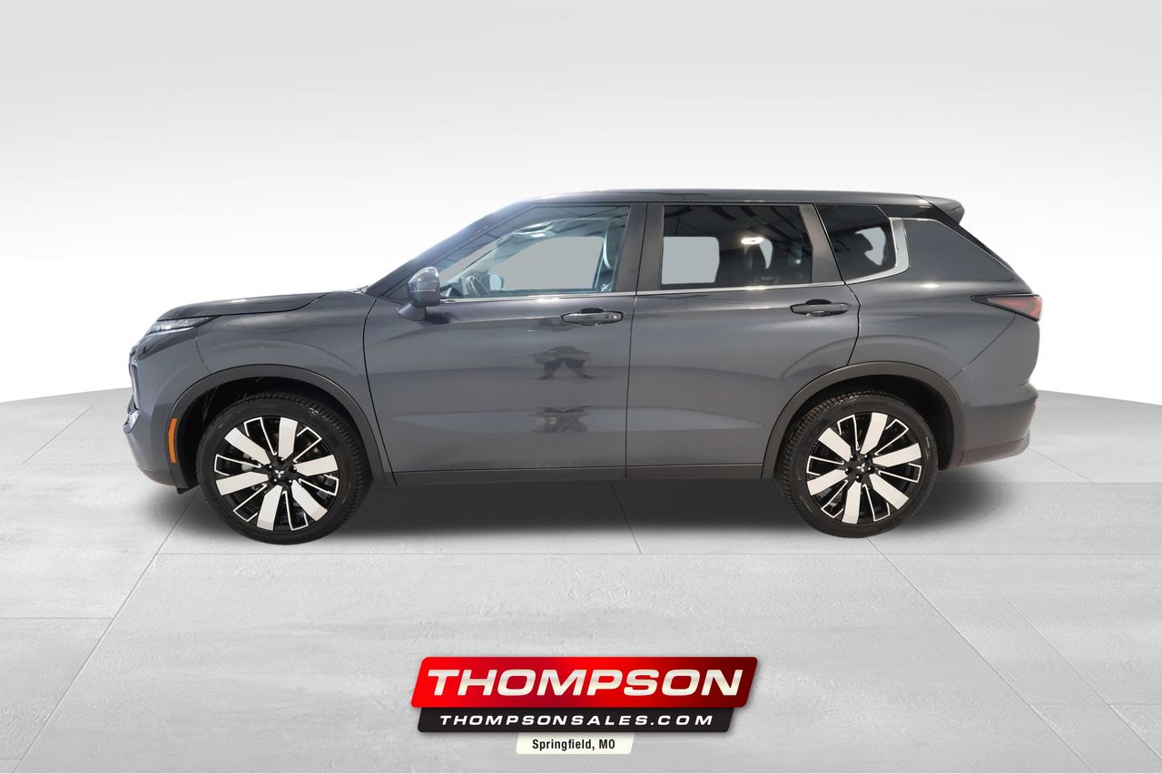 Graphite Gray 2025 Mitsubishi Outlander SUV / Crossover Front-Wheel Drive Continuously Variable Transmission