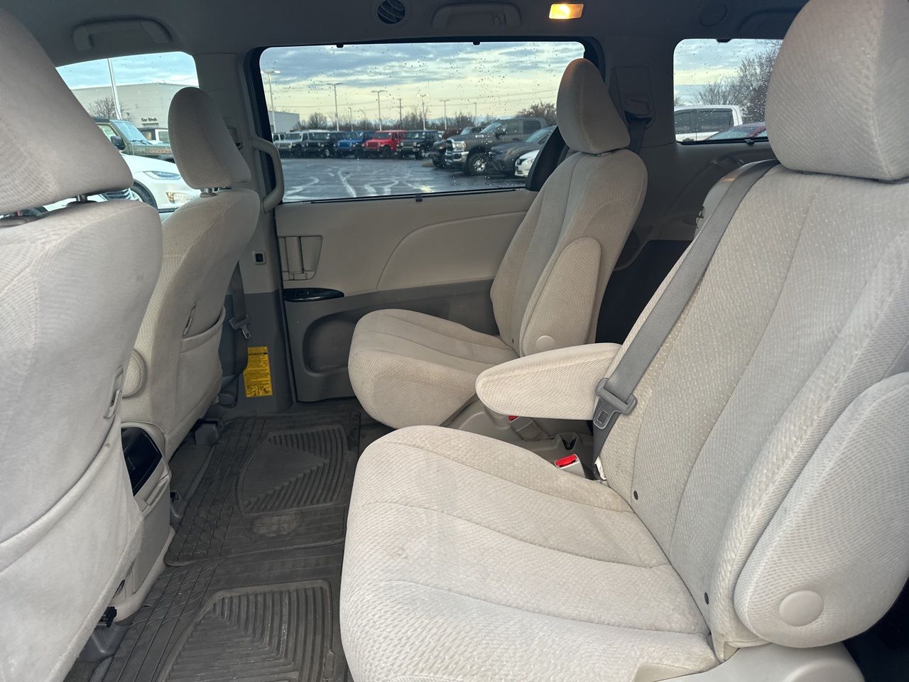 2012 Toyota Sienna LE 16