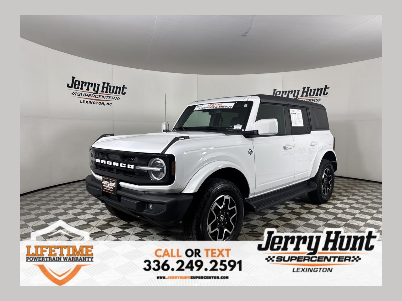 Oxford White 2025 Ford Bronco SUV / Crossover Four-Wheel Drive Automatic
