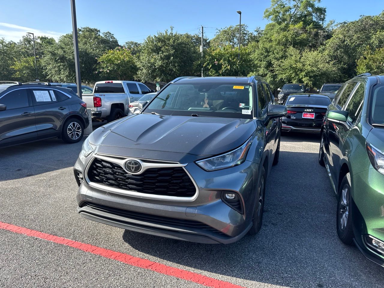 Magnetic Gray Metallic 2020 Toyota Highlander SUV / Crossover Front-Wheel Drive 8-Speed Automatic