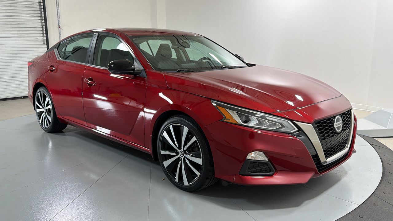 Used 2019 Red Nissan 2.5 SR image 3
