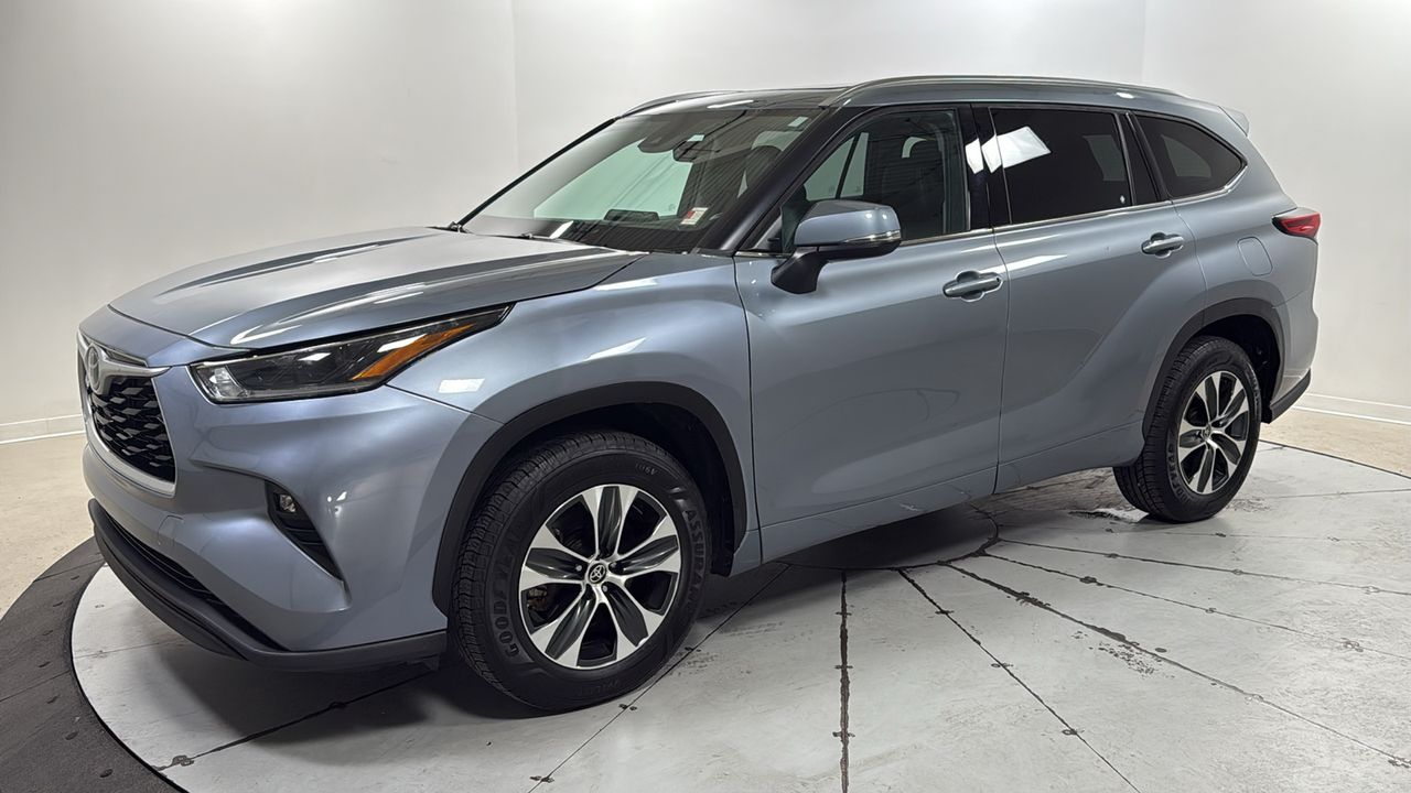 Moon Dust 2021 Toyota Highlander XLE FWD SUV / Crossover Front-Wheel Drive 8-Speed Automatic