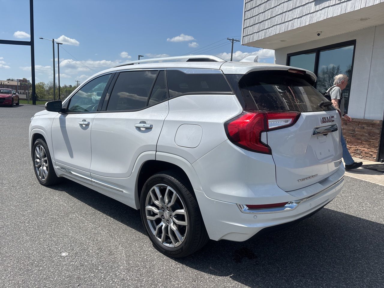 View vehicle photo 6