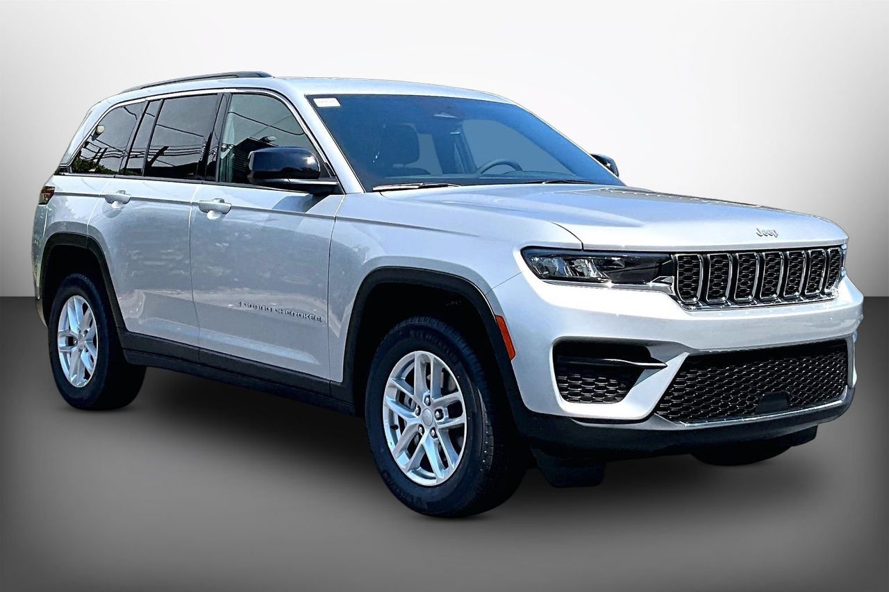 New 2026 Silver Jeep Laredo image 2