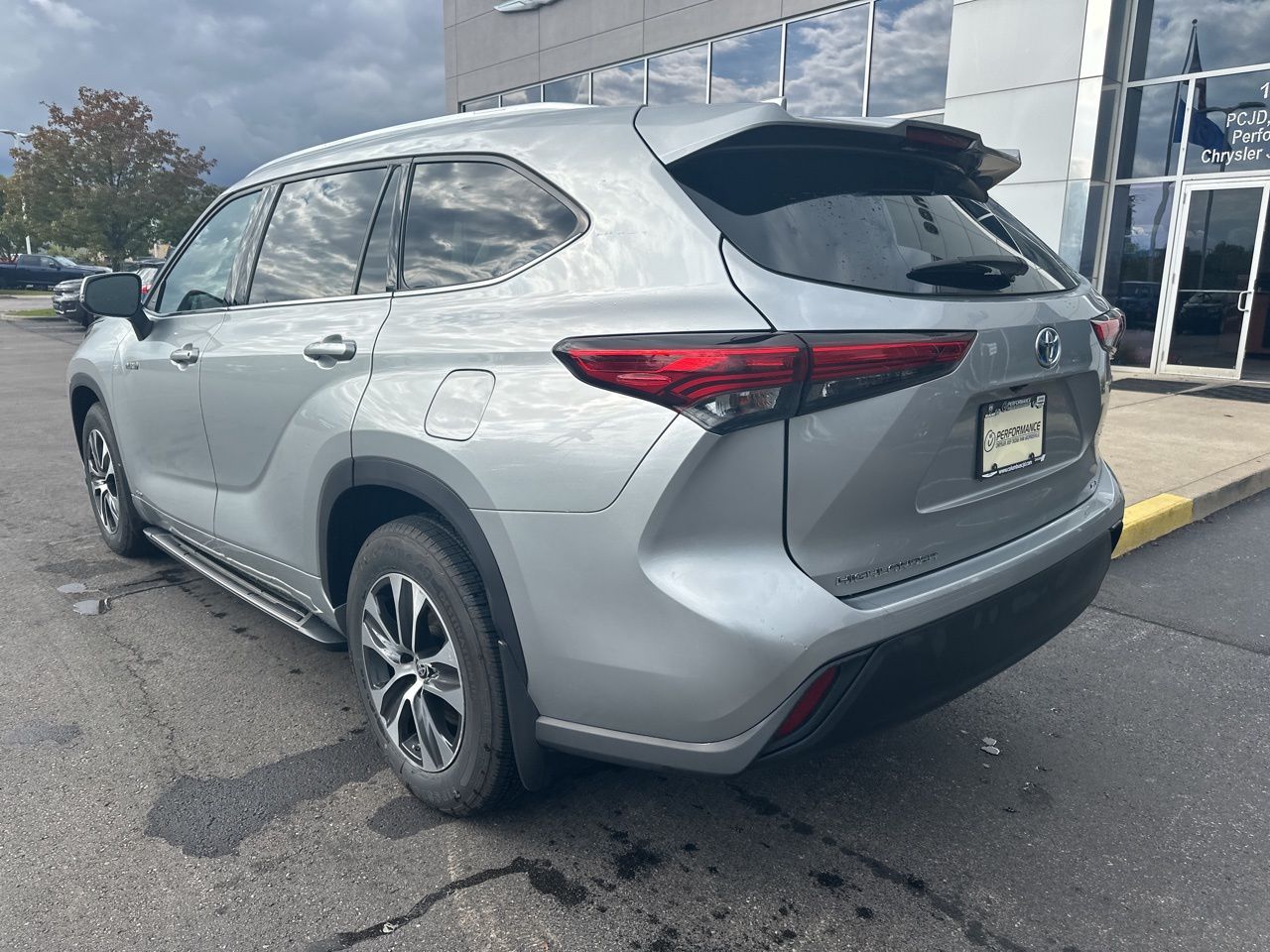 2021 Toyota Highlander Hybrid XLE 5