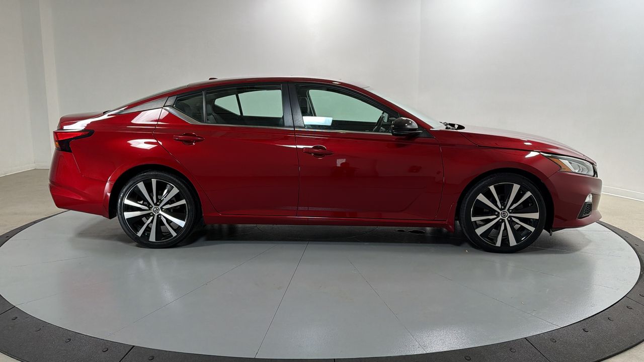 Used 2019 Red Nissan 2.5 SR image 6