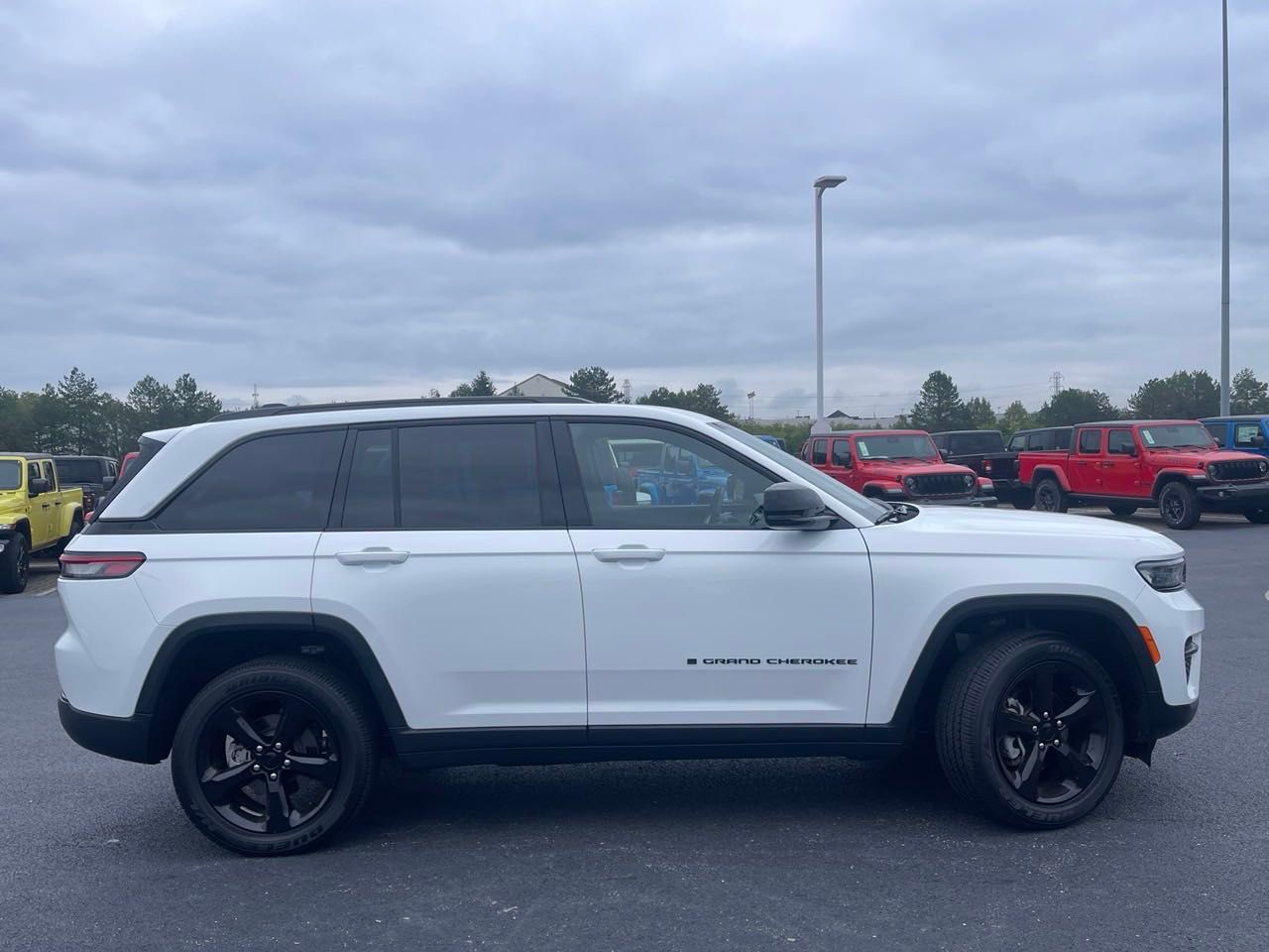 2023 Jeep Grand Cherokee Altitude 2