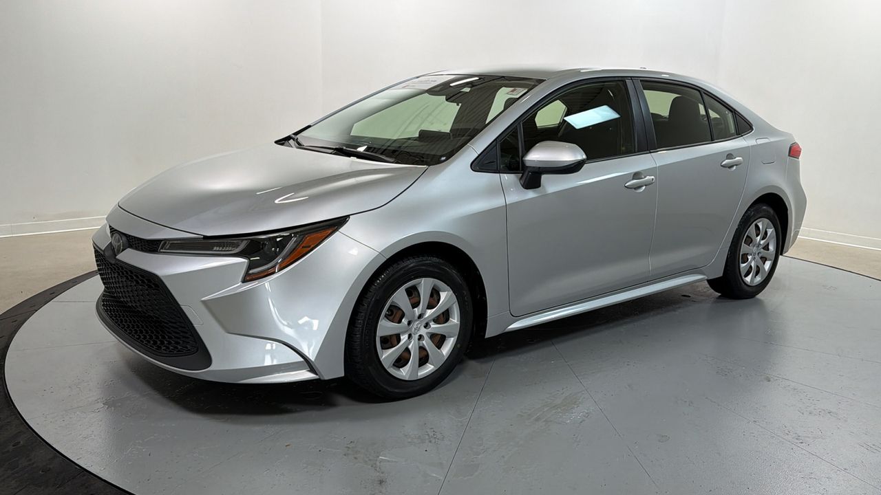 Classic Silver Metallic 2020 Toyota Corolla LE FWD Sedan Front-Wheel Drive Continuously Variable Transmission