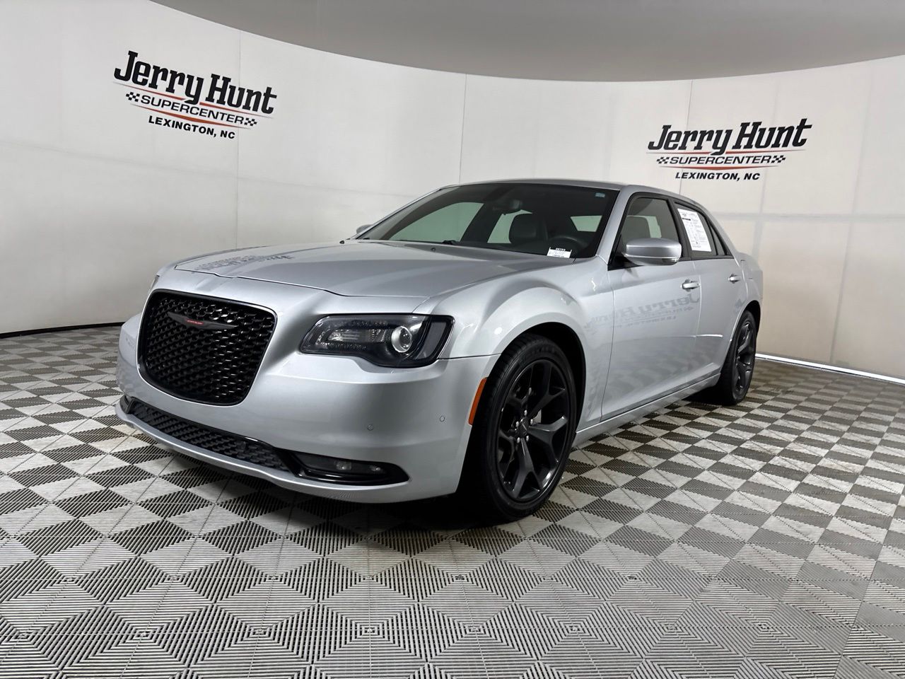 Silver Mist Clearcoat 2023 Chrysler 300 S V6 RWD Sedan Rear-Wheel Drive 8-Speed Automatic