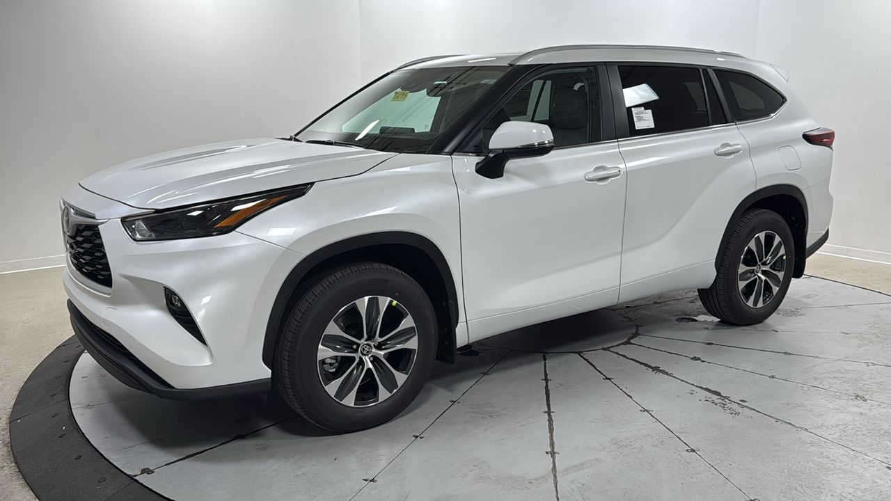 Pearl 2026 Toyota Highlander SUV / Crossover All-Wheel Drive 8-Speed Automatic