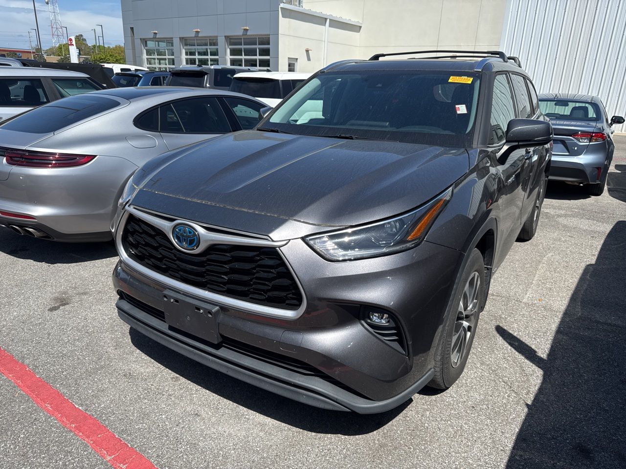 Celestial Silver 2021 Toyota Highlander Hybrid XLE AWD SUV / Crossover All-Wheel Drive Continuously Variable Transmission